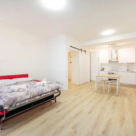 Arena Flat: Centre