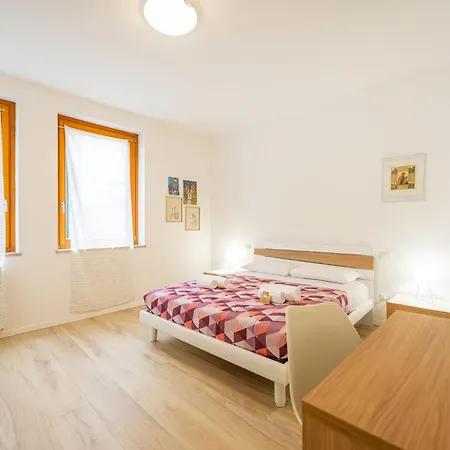 Arena Flat: Centre * Verona