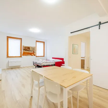 Arena Flat: Centre