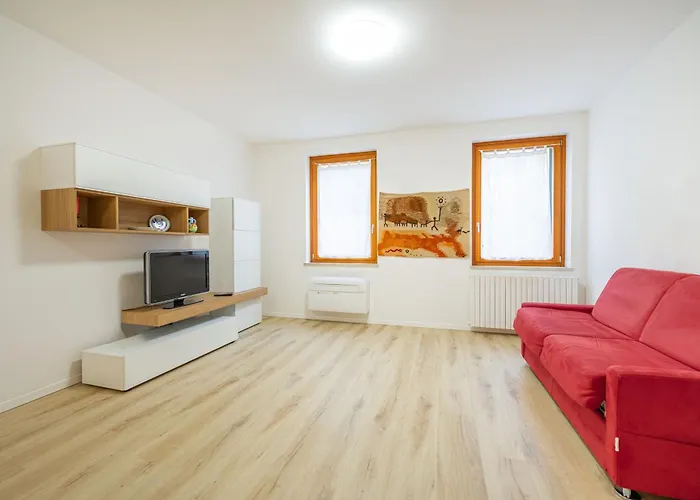 Arena Flat: Centre *