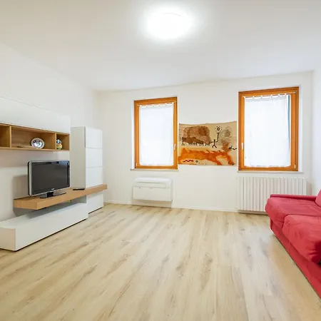 Arena Flat: Centre *