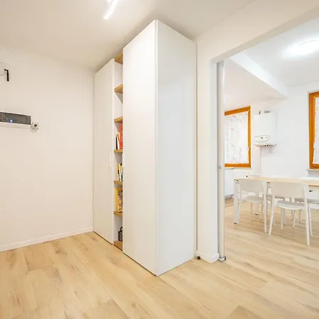 Arena Flat: Centre