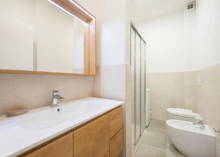 Arena Flat: Centre *