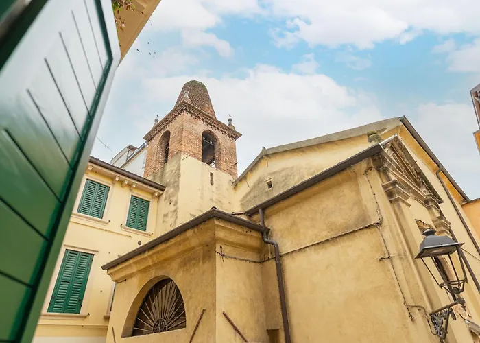 Arena Flat: Centre *