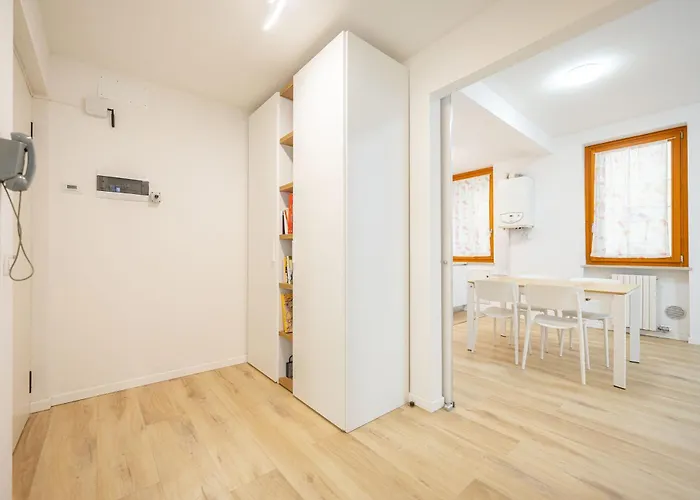 Arena Flat: Centre