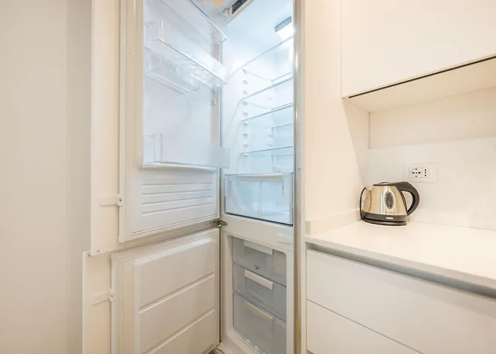 Arena Flat: Centre * Verona