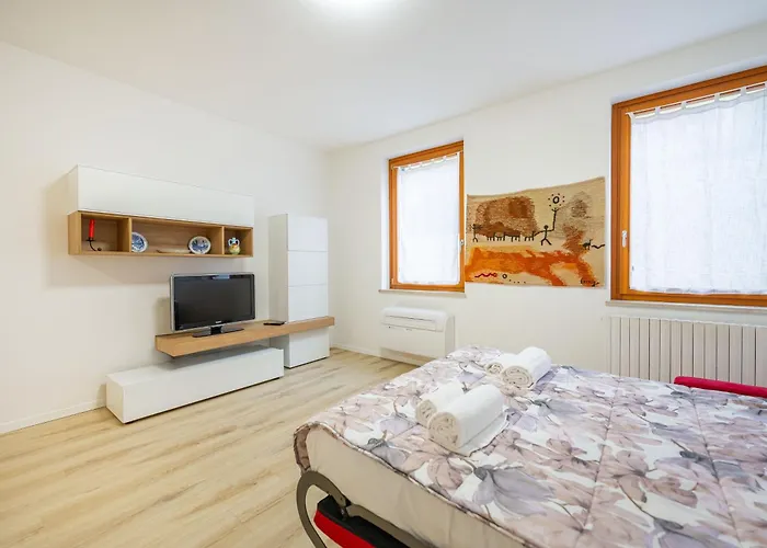 Arena Flat: Centre * Verona