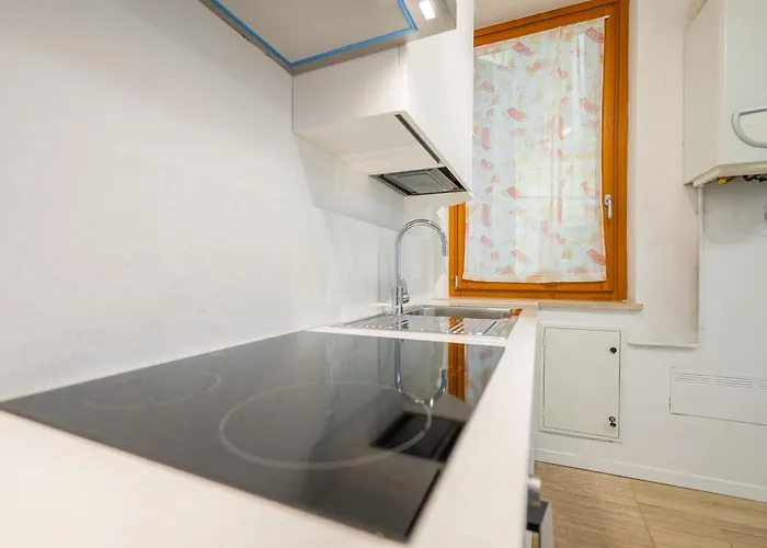 Arena Flat: Centre *